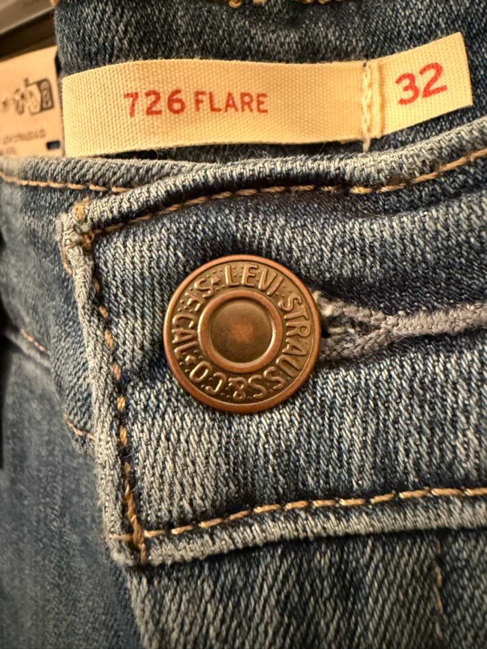 Levi’s 726 High Rise Flare Jeans Stellar Stretch Medium Wash W32 L30 NWT - Picture 12 of 13